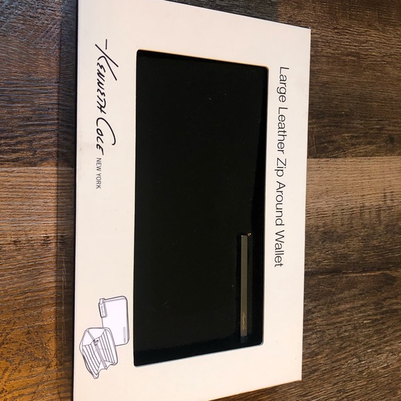 Kenneth Cole patent leather wallet. - Picture 5 of 6